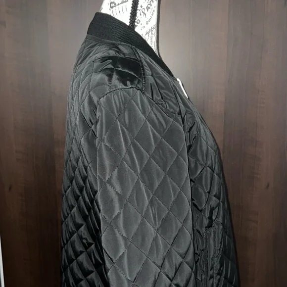 Women's Levi's Diamond Quilted Black Bomber Jacket, Size: X-Large - Picture 8 of 13